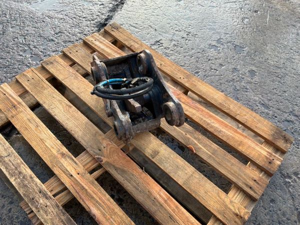 Kubota hydraulic quick hitch.....45mm pins ...5784 397321924