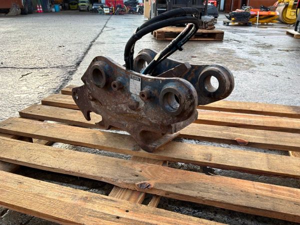 Kubota hydraulic quick hitch.....45mm pins ...5784 397321925