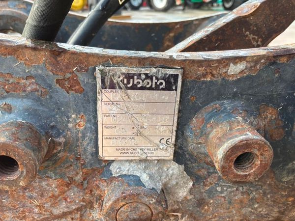 Kubota hydraulic quick hitch.....45mm pins ...5784 397321926