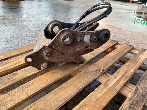 Kubota hydraulic quick hitch.....45mm pins ...5784 397321927