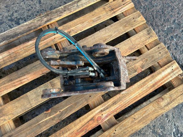 Kubota hydraulic quick hitch.....45mm pins ...5784 397321929