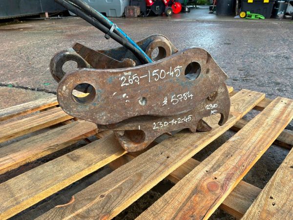 Kubota hydraulic quick hitch.....45mm pins ...5784 397321930