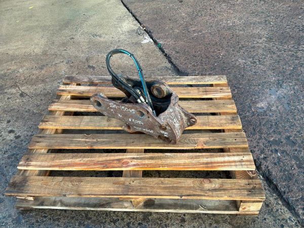 Kubota hydraulic quick hitch.....45mm pins ...5784 397321931