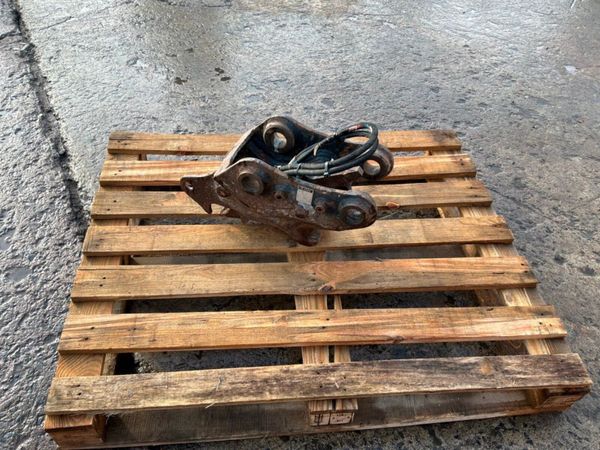 Kubota hydraulic quick hitch.....45mm pins ...5784 397321933