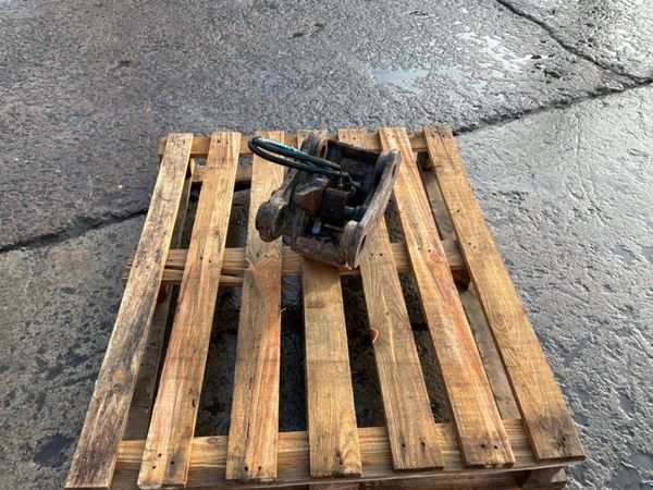 Kubota hydraulic quick hitch.....45mm pins ...5784 397321934
