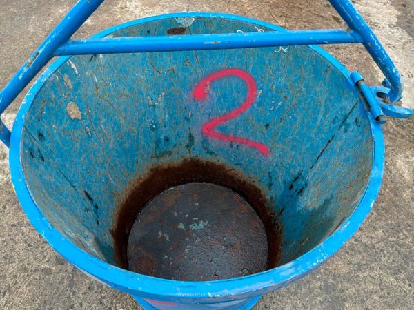 Conquip 250 litres self tipping muck bucket....... 397420611