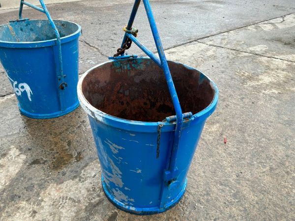Conquip 250 litres self tipping muck bucket....... 397420700