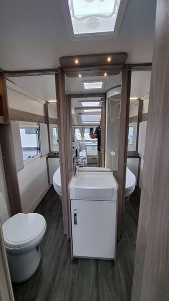 Swift Henbury Caravan End Bedroom Island Bed 397522307