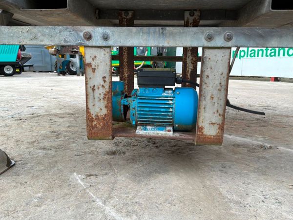 2000 litres Water bowser / Galvanised stand....509 397668109