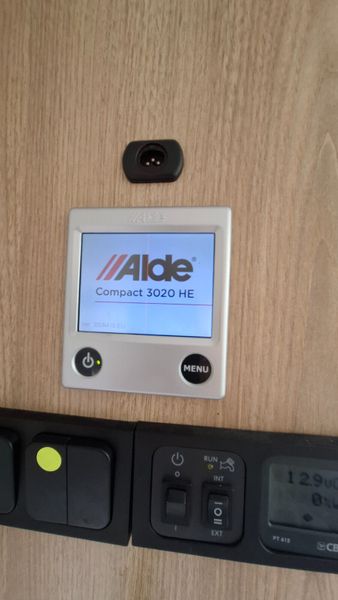 Elddis Crusader Aurora End Bedroom Island Bed 397748943