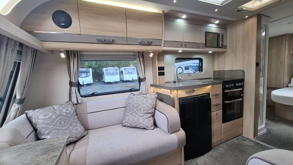Elddis Crusader Aurora End Bedroom Island Bed 397748947
