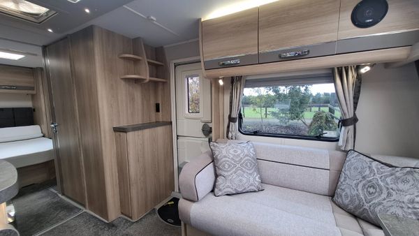 Elddis Crusader Aurora End Bedroom Island Bed 397748952