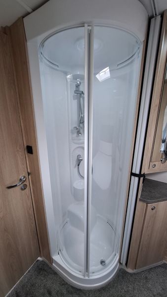 Elddis Crusader Aurora End Bedroom Island Bed 397748953