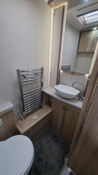 Elddis Crusader Aurora End Bedroom Island Bed 397748954