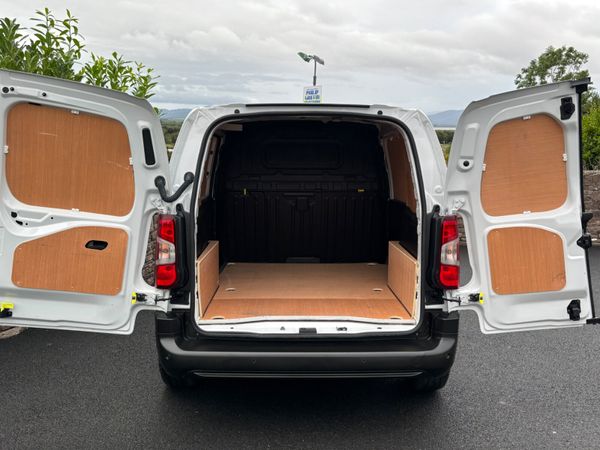 Fiat DOBLO new model 3 seats,18000kms  like new 397722370