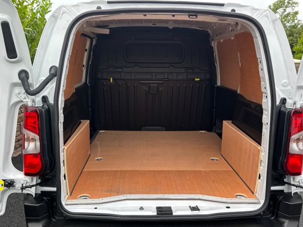 Fiat DOBLO new model 3 seats,18000kms  like new 397722372