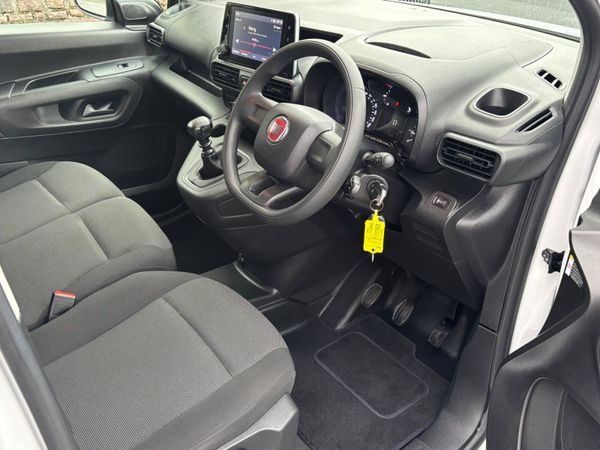 Fiat DOBLO new model 3 seats,18000kms  like new 397722373