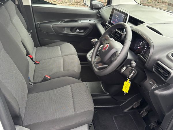 Fiat DOBLO new model 3 seats,18000kms  like new 397722374