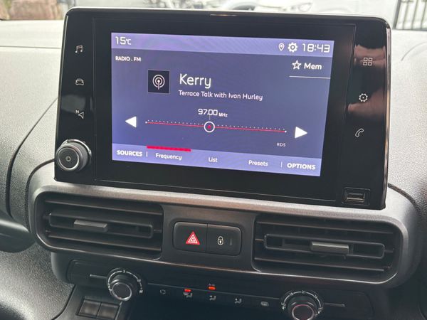 Fiat DOBLO new model 3 seats,18000kms  like new 397722379