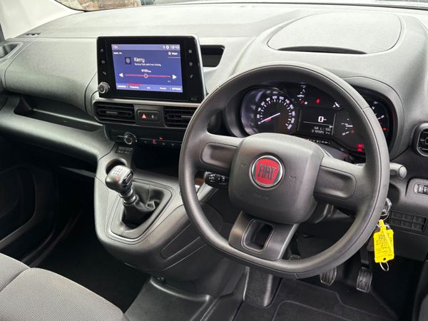 Fiat DOBLO new model 3 seats,18000kms  like new 397722381