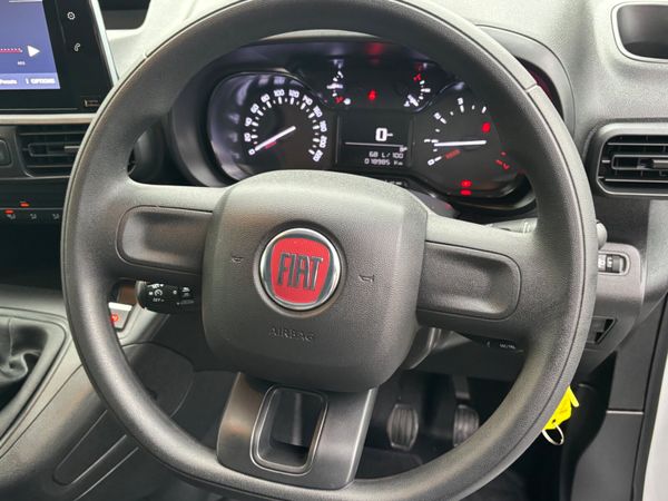 Fiat DOBLO new model 3 seats,18000kms  like new 397722382