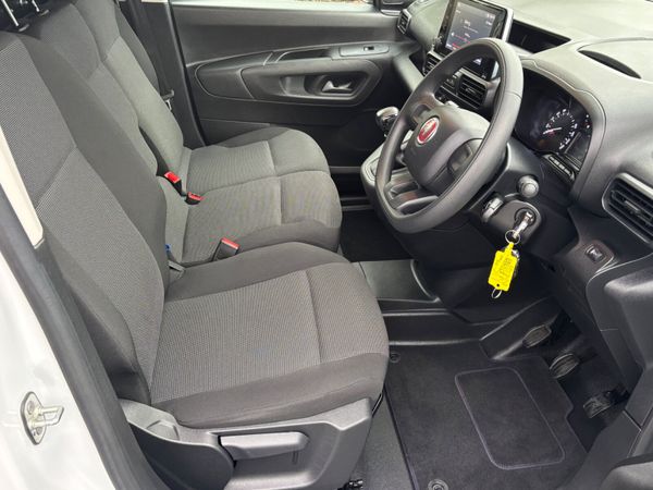 Fiat DOBLO new model 3 seats,18000kms  like new 397722383