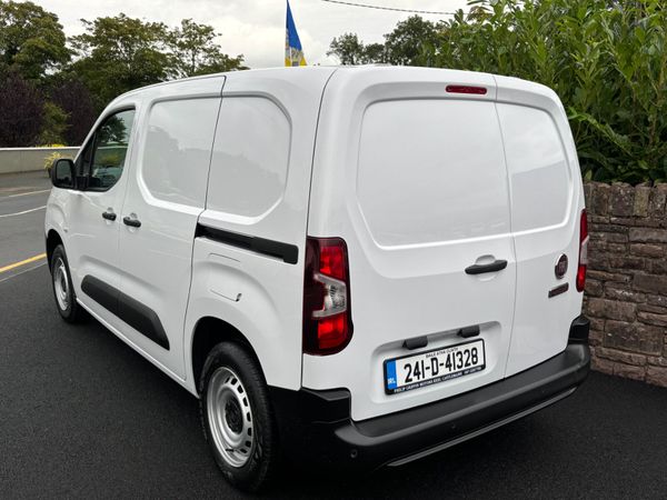 Fiat DOBLO new model 3 seats,18000kms  like new 397722324