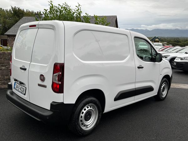 Fiat DOBLO new model 3 seats,18000kms  like new 397722330