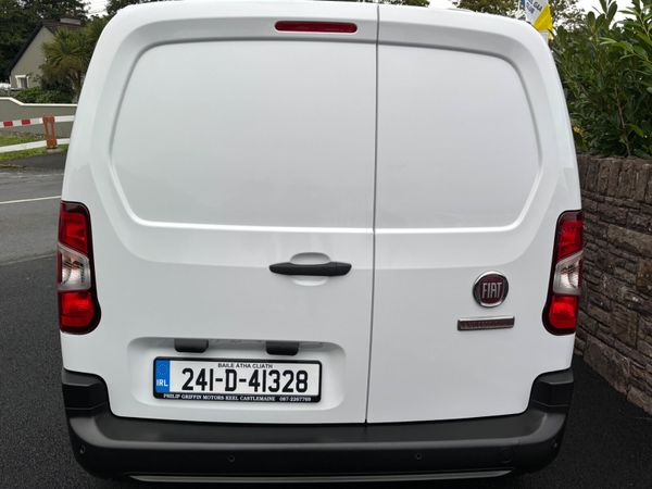 Fiat DOBLO new model 3 seats,18000kms  like new 397722331
