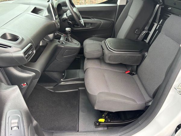 Fiat DOBLO new model 3 seats,18000kms  like new 397722407