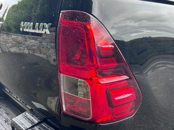 2023 Toyota Hilux 2.8 SR5 204 Bhp 397726953