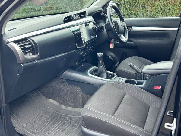 2023 Toyota Hilux 2.8 SR5 204 Bhp 397726961