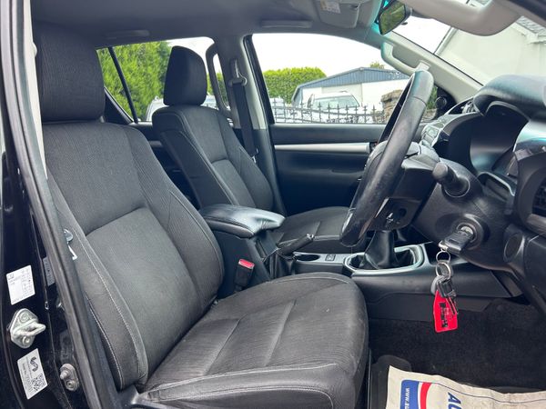 2023 Toyota Hilux 2.8 SR5 204 Bhp 397726970