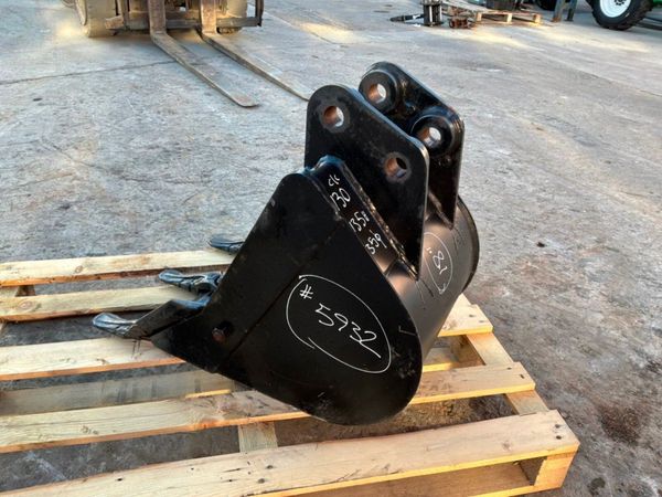 New / unused 18"  JCB  bucket......35mm pins...... 397868143
