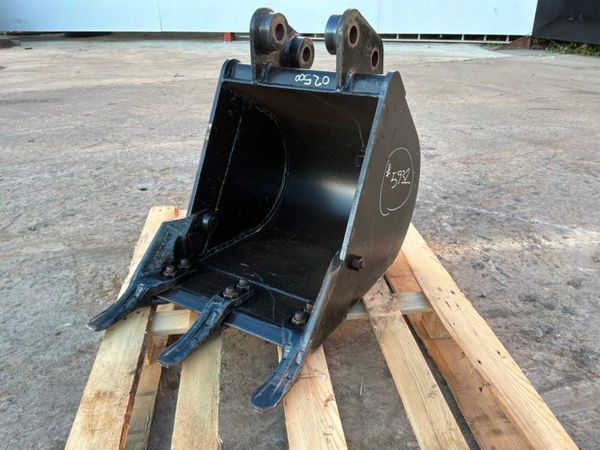 New / unused 18"  JCB  bucket......35mm pins...... 397868145