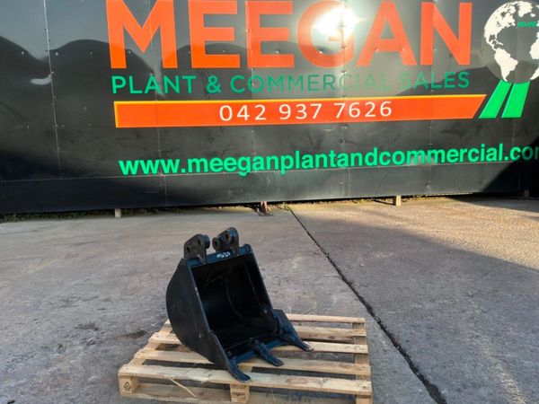 New / unused 18"  JCB  bucket......35mm pins...... 397868147