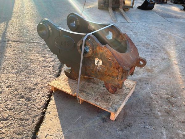 Oriel hydraulic quick hitch.....90mm pins.....2060 397868153