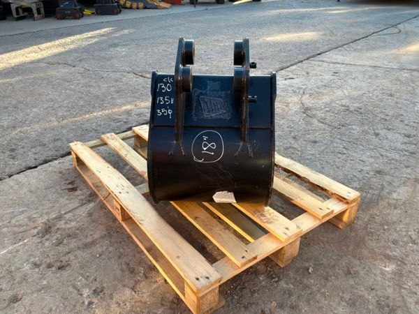 New / unused 18"  JCB  bucket......35mm pins...... 397868114