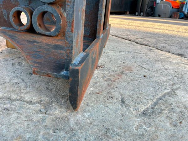 New / unused Pallet fork frame.....65mm / 80mm.... 397874605