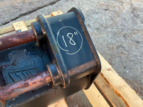 New / unused 18" JCB scoop bucket...35mm pins...59 397874618