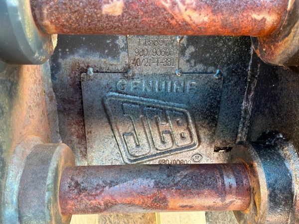 New / unused 18" JCB scoop bucket...35mm pins...59 397874619