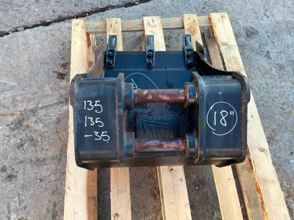 New / unused 18" JCB scoop bucket...35mm pins...59 397874620