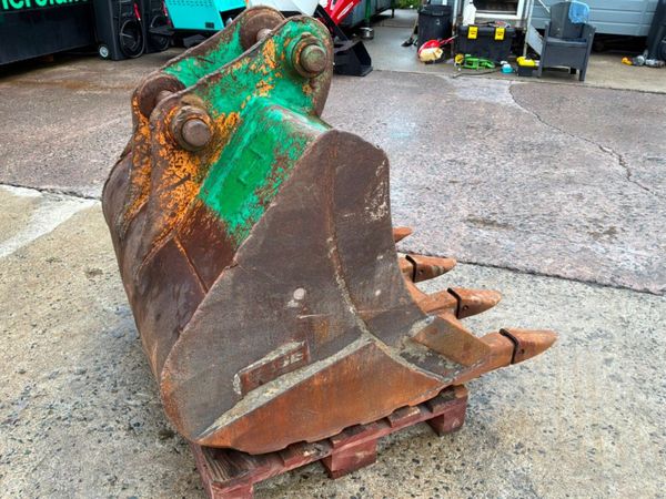 48" Case digging bucket.......65mm pins.........28 398050806