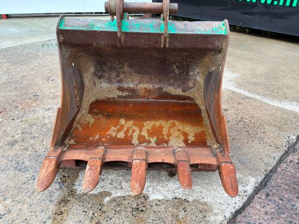 48" Case digging bucket.......65mm pins.........28 398050810