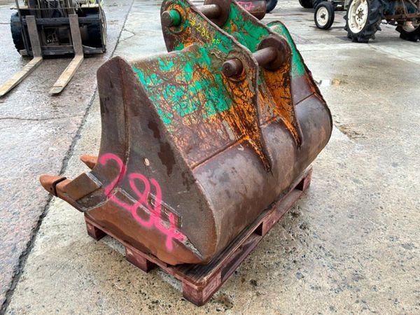 48" Case digging bucket.......65mm pins.........28 398050813