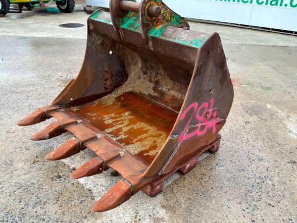 48" Case digging bucket.......65mm pins.........28 398050816