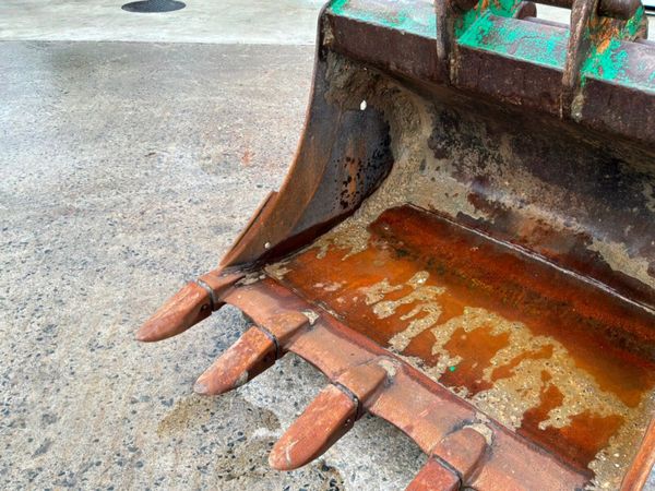 48" Case digging bucket.......65mm pins.........28 398050817