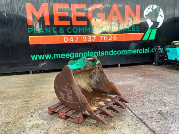 43" Strickland digging bucket.......65mm pins..... 398056887