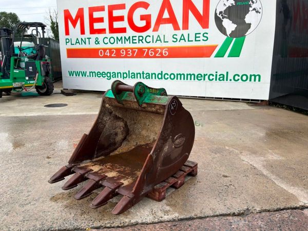 43" Strickland digging bucket.......65mm pins..... 398056895