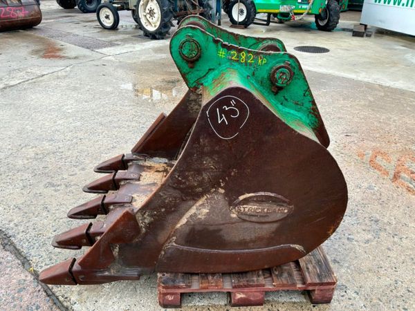 43" Strickland digging bucket.......65mm pins..... 398056899